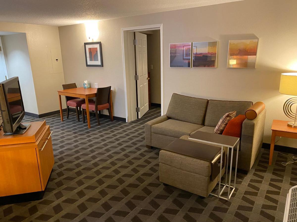 Mainstay Suites Middleburg Heights Cleveland Airport Εξωτερικό φωτογραφία