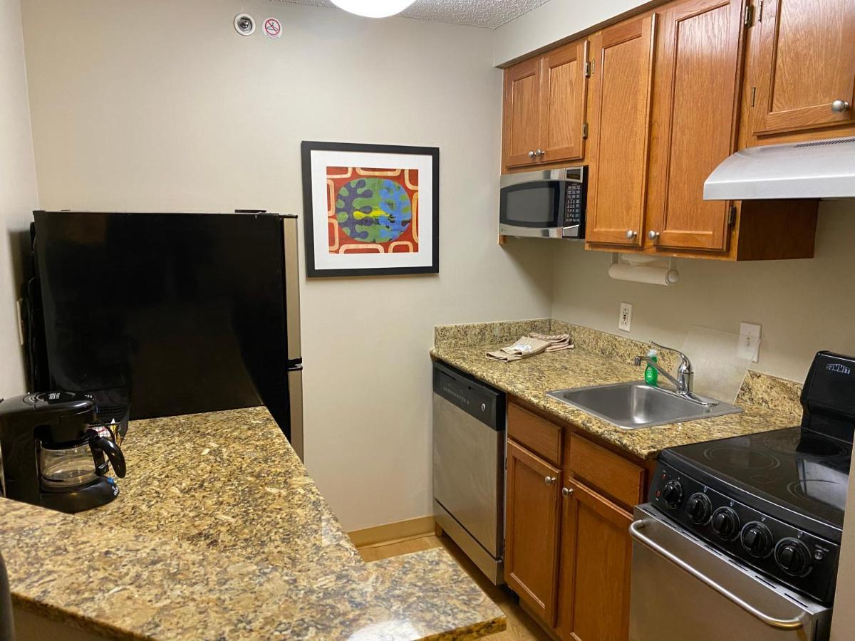 Mainstay Suites Middleburg Heights Cleveland Airport Εξωτερικό φωτογραφία