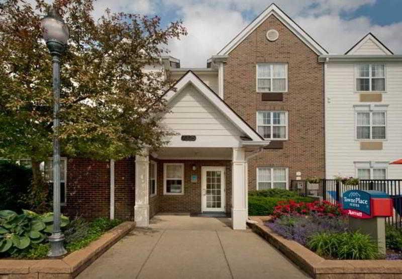 Mainstay Suites Middleburg Heights Cleveland Airport Εξωτερικό φωτογραφία