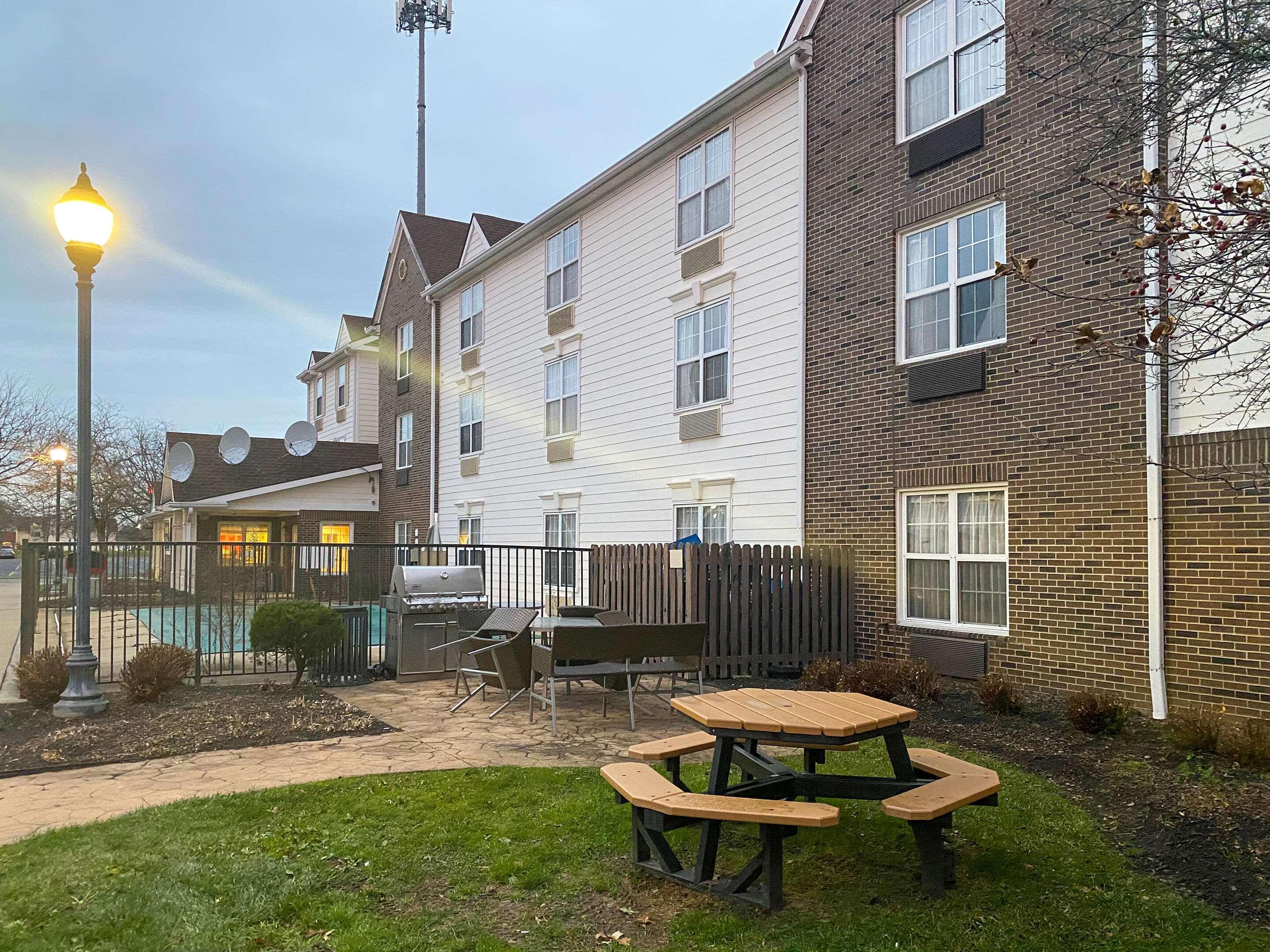 Mainstay Suites Middleburg Heights Cleveland Airport Εξωτερικό φωτογραφία