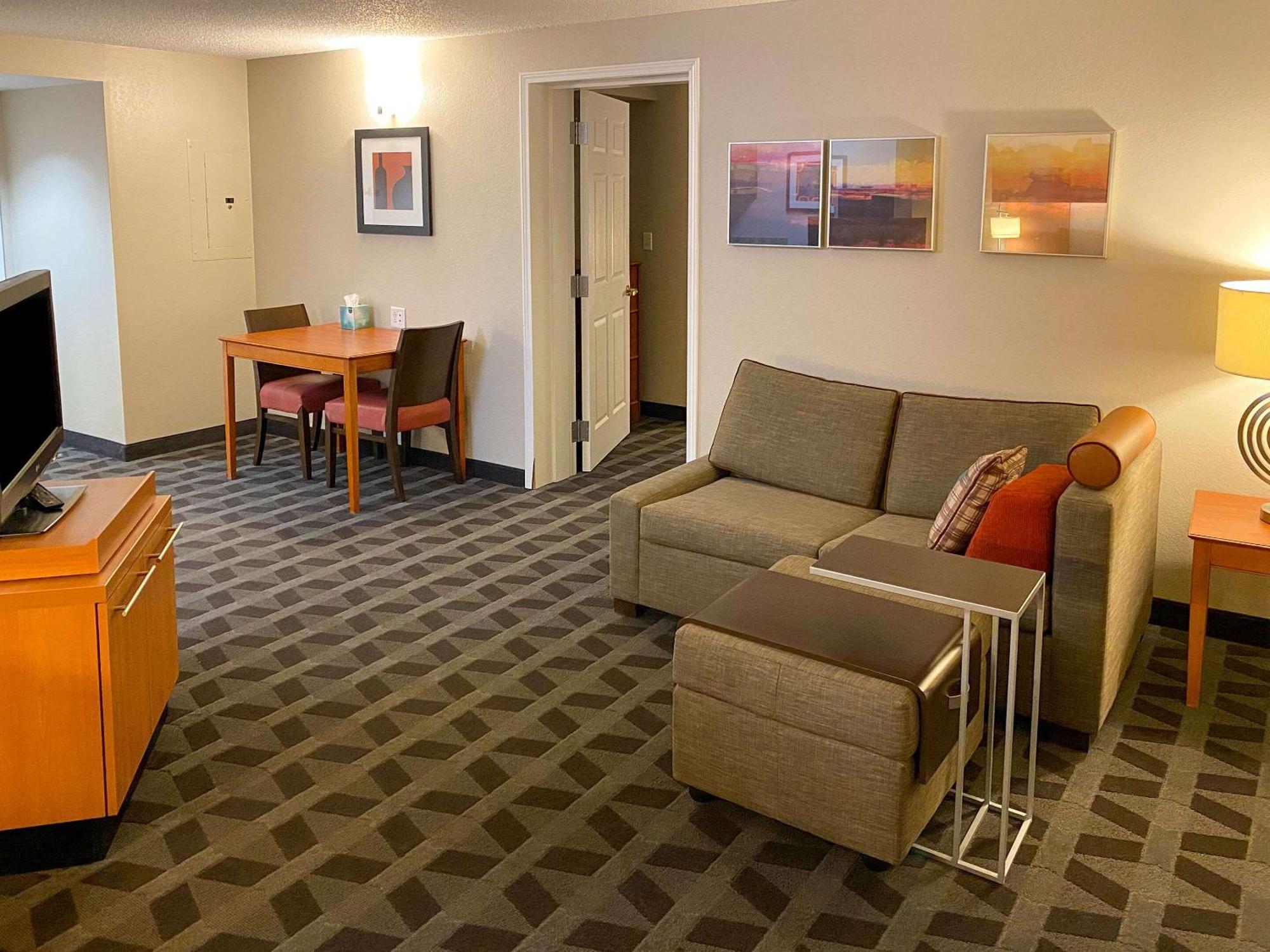 Mainstay Suites Middleburg Heights Cleveland Airport Εξωτερικό φωτογραφία