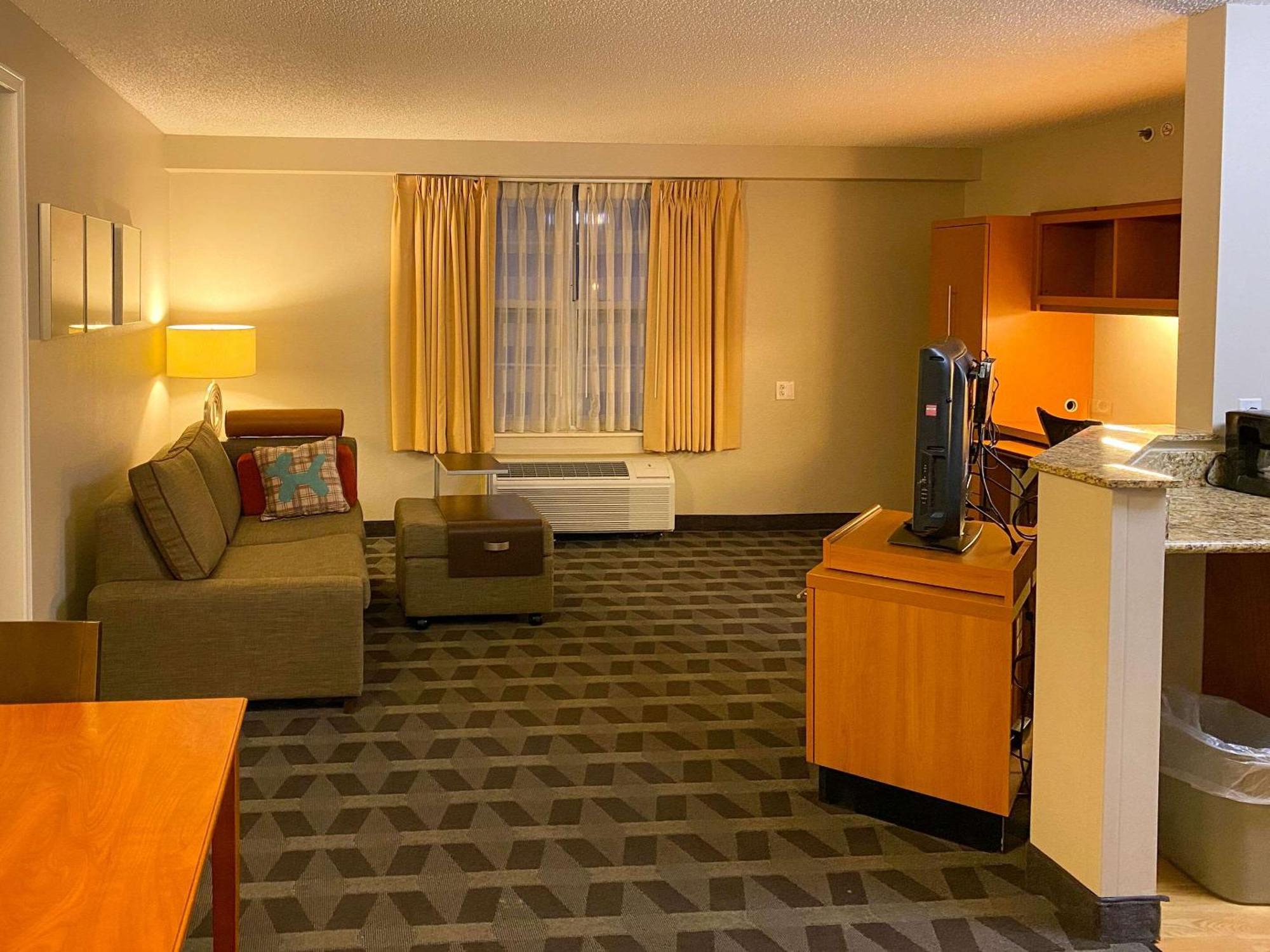 Mainstay Suites Middleburg Heights Cleveland Airport Εξωτερικό φωτογραφία