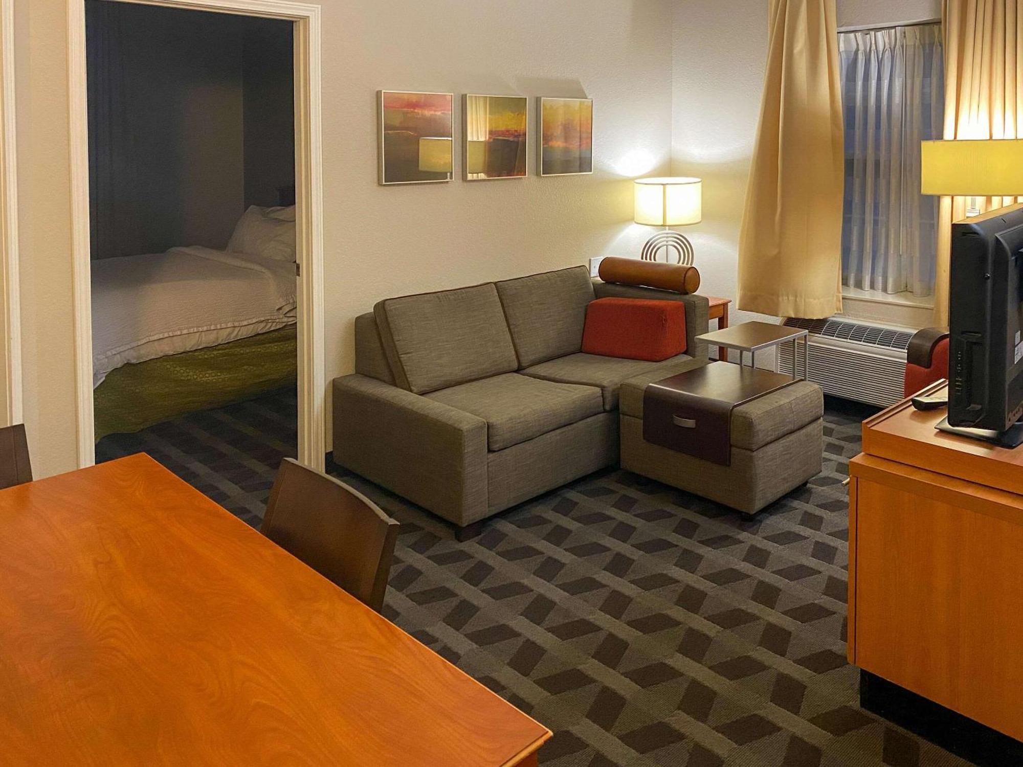 Mainstay Suites Middleburg Heights Cleveland Airport Εξωτερικό φωτογραφία