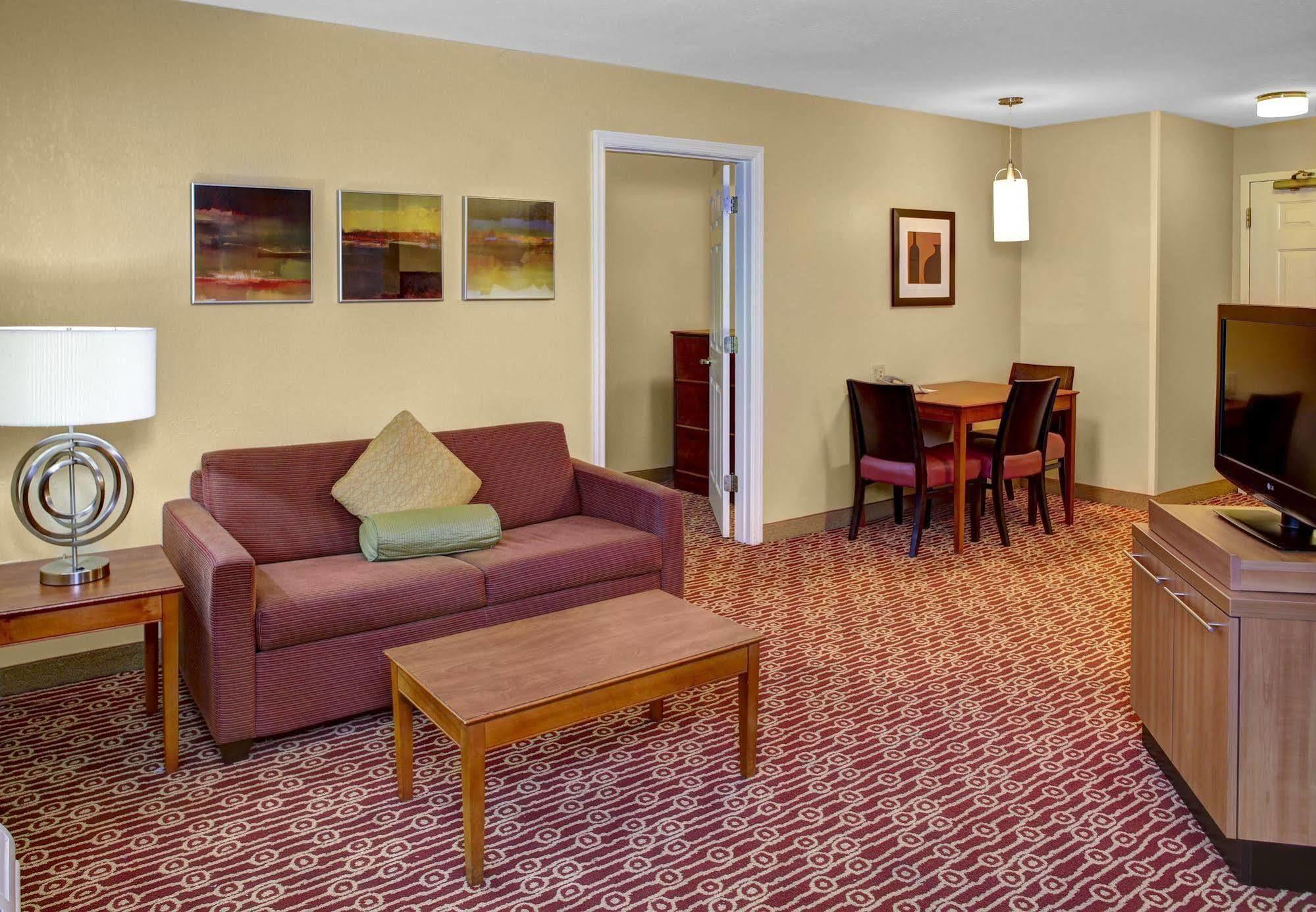 Mainstay Suites Middleburg Heights Cleveland Airport Εξωτερικό φωτογραφία