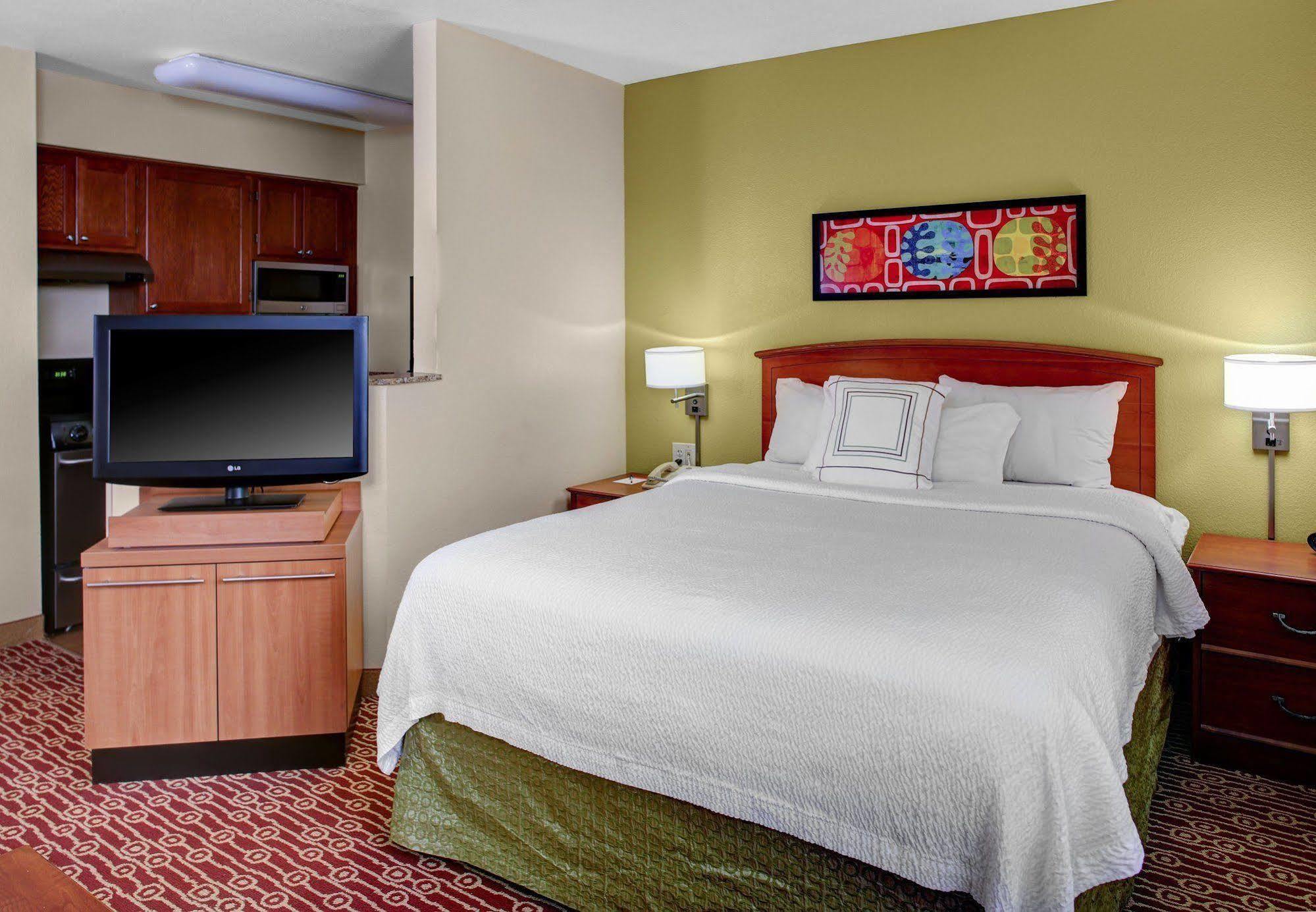 Mainstay Suites Middleburg Heights Cleveland Airport Εξωτερικό φωτογραφία